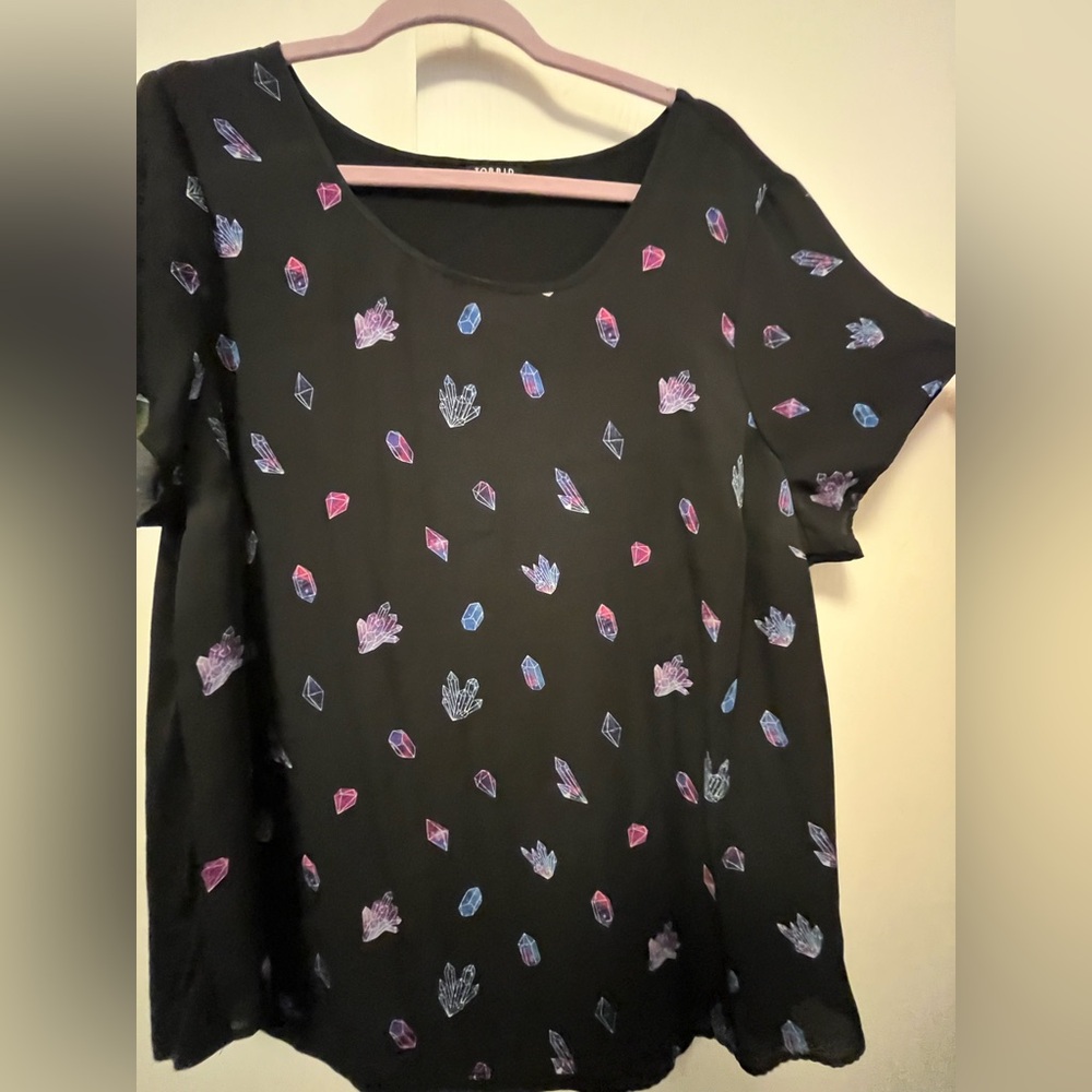 Women’s Torrid Black Crystal Print Short Sleeve Top